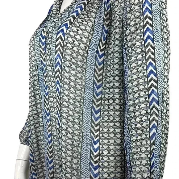 Lucky Brand blue and white print top size 1X - Picture 6 of 9